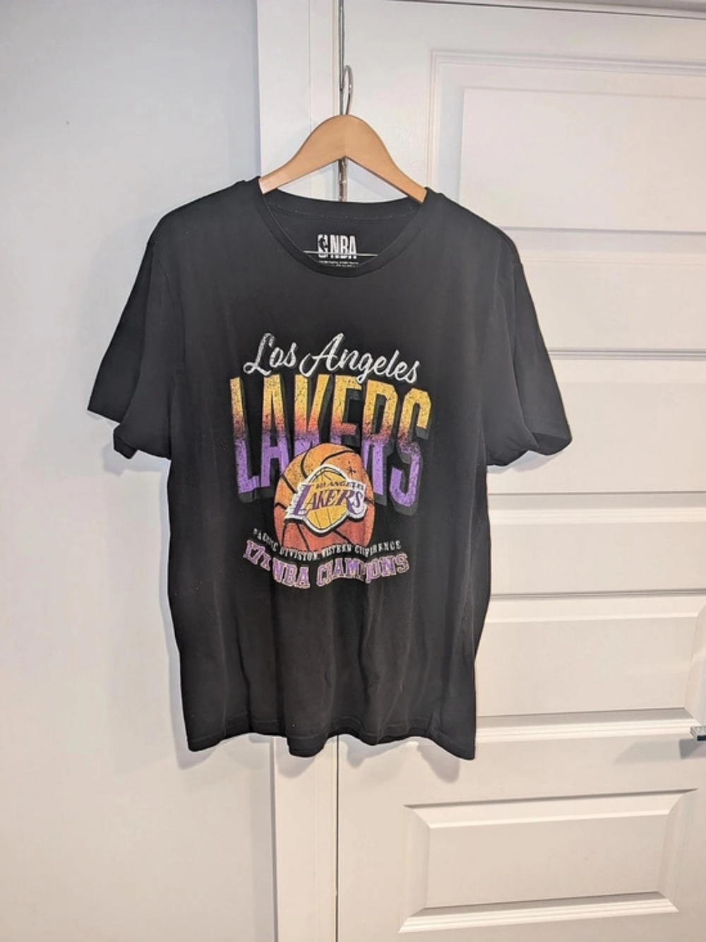 NBA Los Angeles Lakers 17x NBA Champions Graphic T-Shirt Champions Graphic Tee